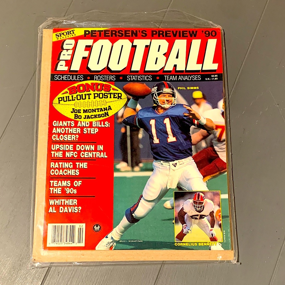 1990 Pro Football Magazine with Joe Montana & Bo Jackson Poster Perfect Shape!!